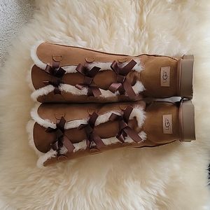 UGG Bailey bow triplet tall boots ladies size 9 brown.